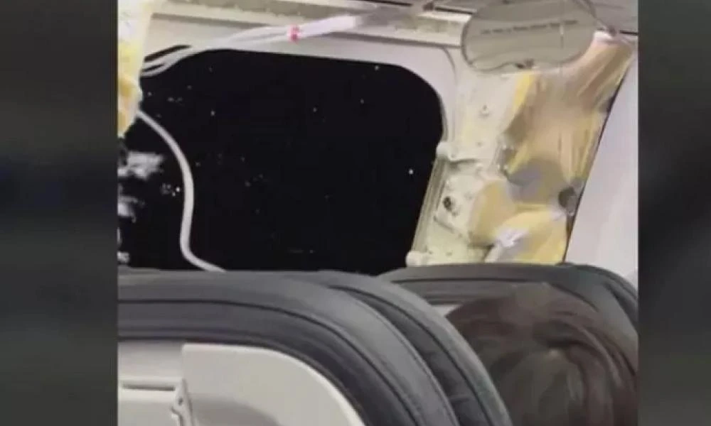 Τρόμος σε πτήση της Alaska Airlines: Το αεροσκάφος έκανε αναγκαστική προσγείωση όταν αποκολλήθηκε παράθυρο στον αέρα (Βίντεο)